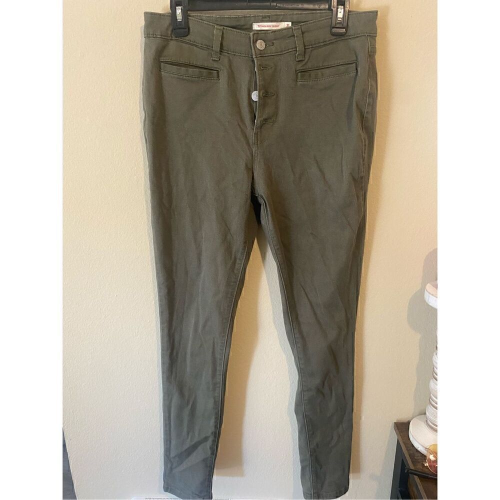 Levi’s button closure pants